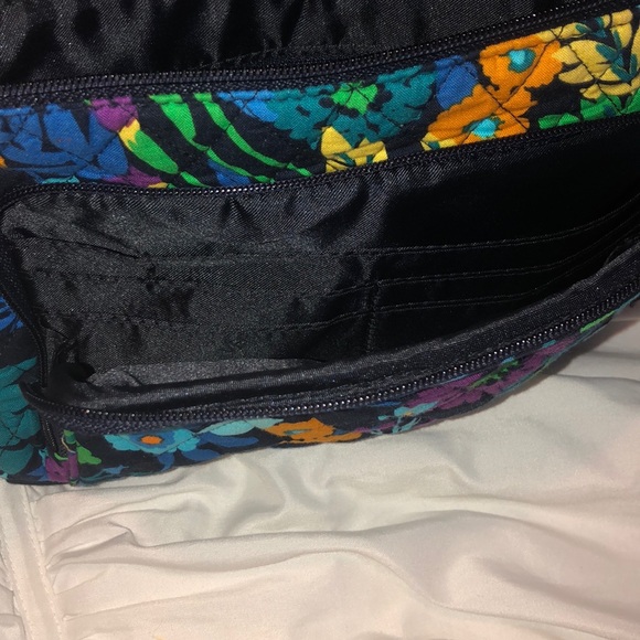 Vera Bradley cross body - Picture 4 of 4